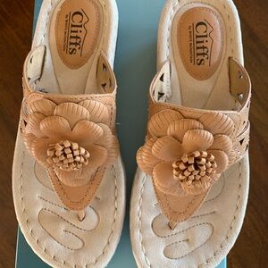 Cliffs by White Mountain flip-flops, natural color.